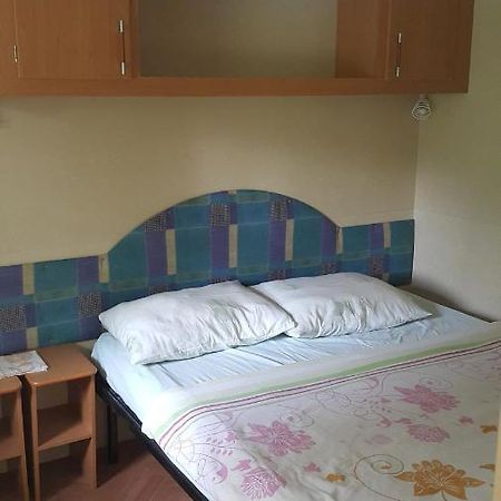 Bungalo Hotel Buzet Eksteriør billede