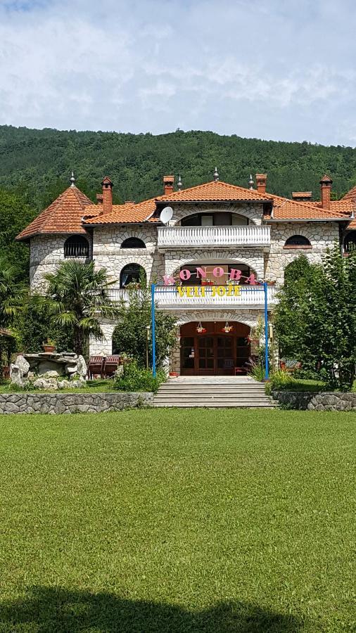 Bungalo Hotel Buzet Eksteriør billede